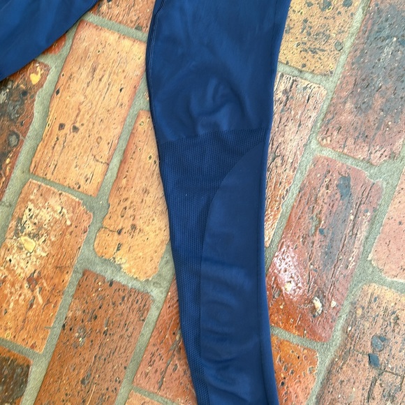 Lululemon Zone In Tight sz6 - Picture 6 of 13